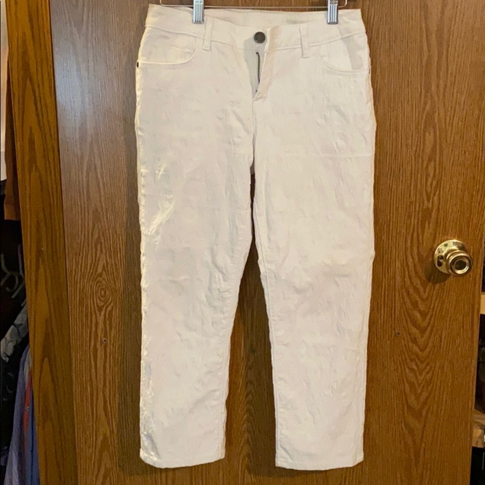 Vera Wang White Capris